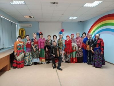 Ансамбль «Калинушка» выступил с песней «Ехали цыгане»
